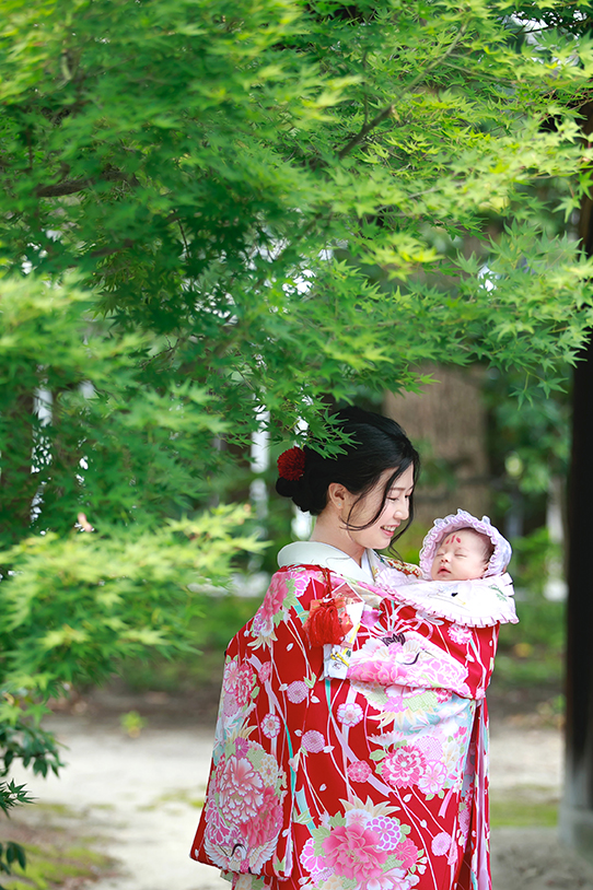 京都わら天神お宮参りロケママ抱っこ写真